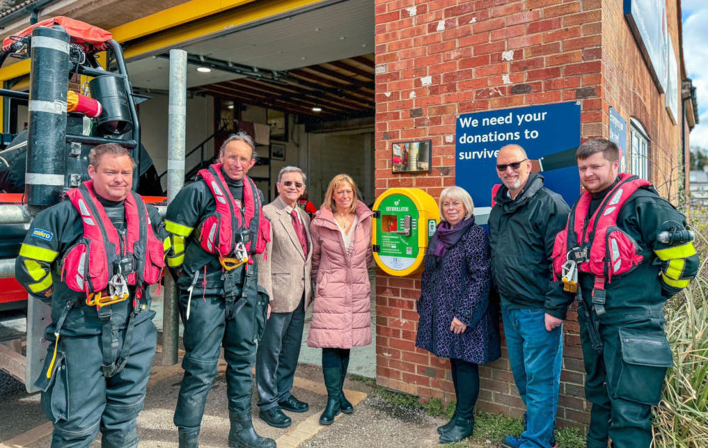 Community defibrillator presentation at Hessle Foreshore